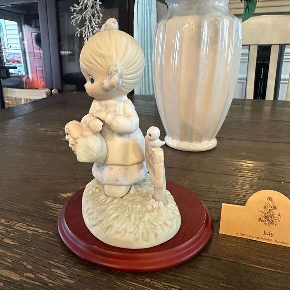 Precious Moments Figurine "July" Vintage 1988 Calendar Girl with Puppy - Picture 5 of 10